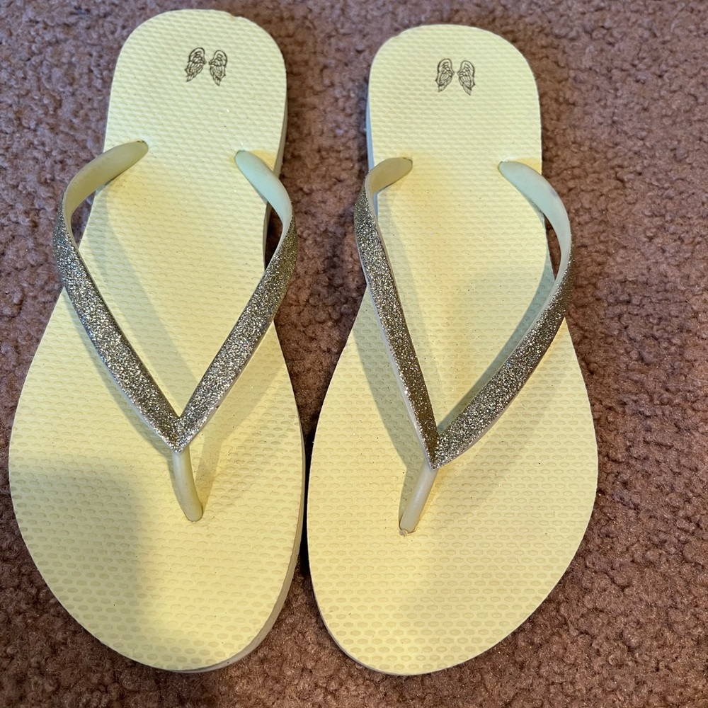 Victoria’s Secret flip flops